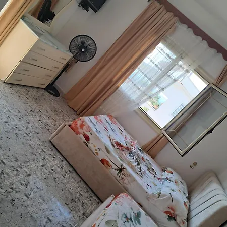 Dhoma Plazhi Mirjan Pansiyon Avlonya