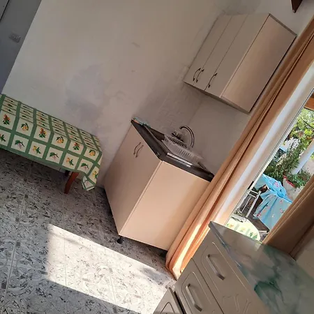 Dhoma Plazhi Mirjan * Vlorë